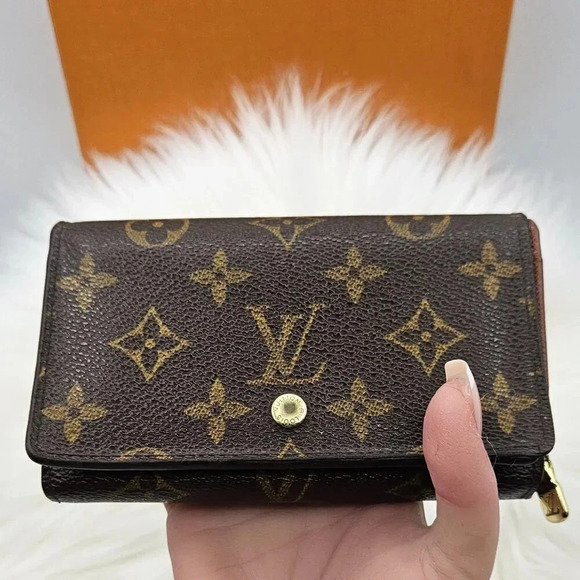 Louis  Vuitton Porte Monnaie Tresor Zipper Wallet - Picture 5 of 15